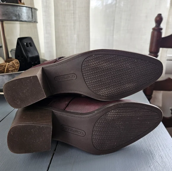 Frye & Co Pembrooke Boots in Redwood - Picture 5 of 6